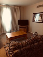 2680 Roundtree Dr in Troy, MI - Building Photo - Building Photo
