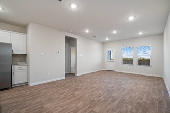 240 New Albany Ln in San Marcos, TX - Building Photo - Building Photo