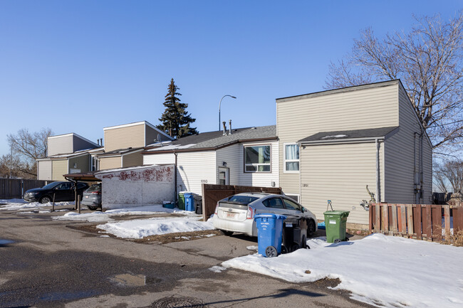 1206 53 St SE in Calgary, AB - Building Photo - Building Photo