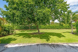 7803 NW 70th Ave in Parkland, FL - Building Photo - Building Photo