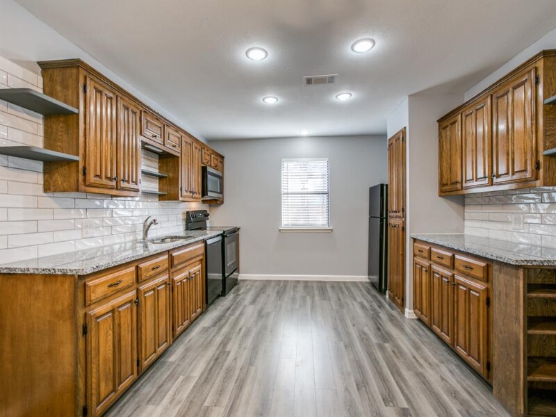 1504 Ridge Ct in Midlothian, TX - Foto de edificio
