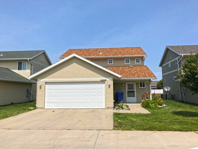 Bluestem Townhomes in Fargo, ND - Foto de edificio - Building Photo