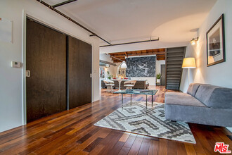 1046 Princeton Dr in Marina Del Rey, CA - Building Photo - Building Photo