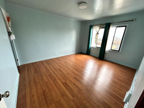 2058 Thomas Ave in San Francisco, CA - Foto de edificio - Building Photo