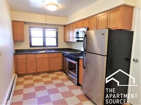 1644 W Sherwin Ave, Unit 2C in Chicago, IL - Building Photo