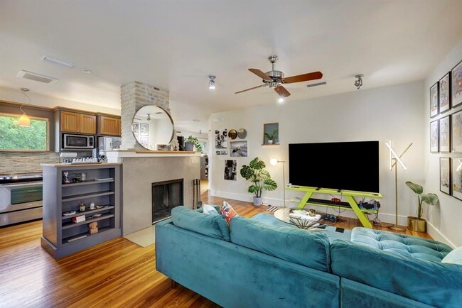 property at 1804 W 6th St