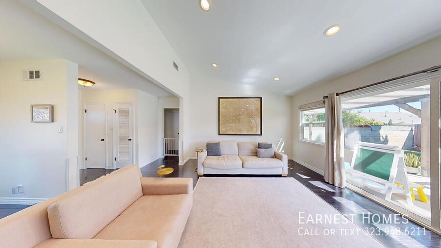 11928 Cohasset St in Los Angeles, CA - Building Photo
