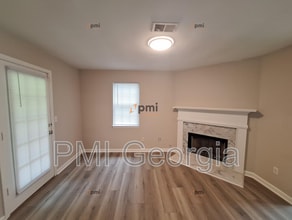 8170 Autumn Green Dr in Fairburn, GA - Building Photo - Building Photo