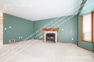 32706 17th Ave SW in Federal Way, WA - Building Photo - Building Photo