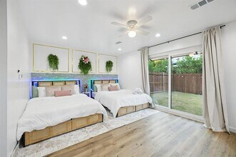 907 Bayonne St in Dallas, TX - Foto de edificio - Building Photo