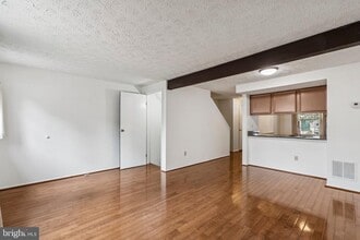 8277 Crestmont Cir in Springfield, VA - Building Photo - Building Photo