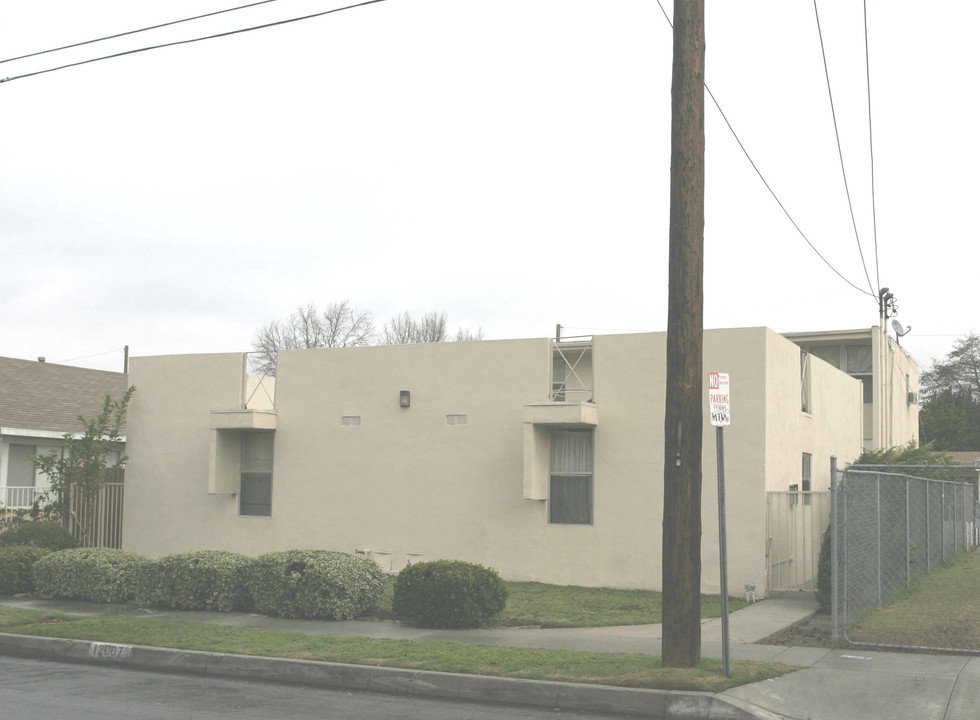 Clarkdale Apartments in Norwalk, CA - Building Photo