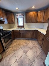 33 Brooklawn St in New Britain, CT - Foto de edificio - Building Photo