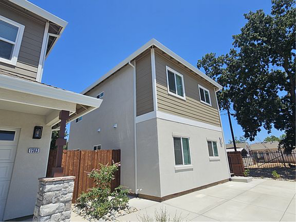 1369 Harris Ave in Sacramento, CA - Building Photo