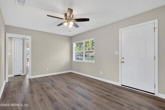 5437 Attleboro St in Jacksonville, FL - Foto de edificio - Building Photo