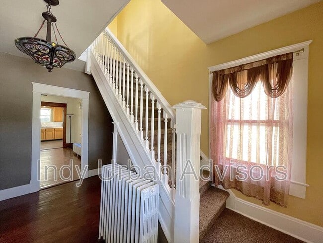 property at 1213 E Hanna Av