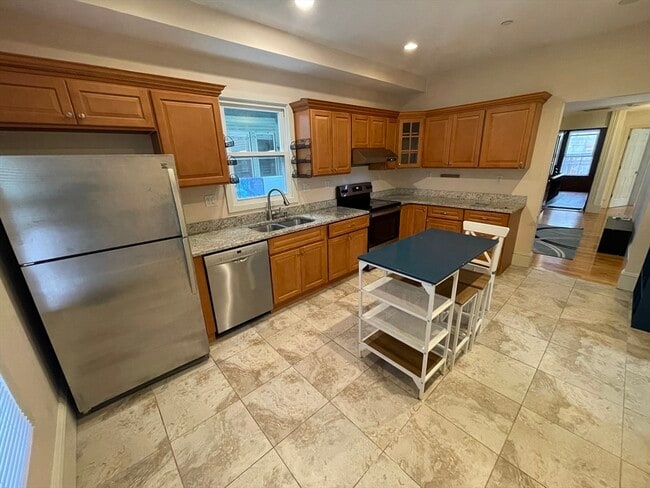 32 Suffolk St, Unit 2