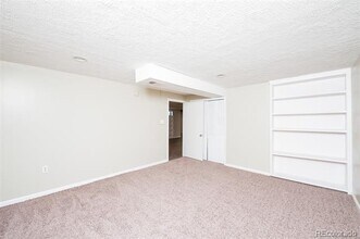 8563 Dover Ct in Arvada, CO - Foto de edificio - Building Photo