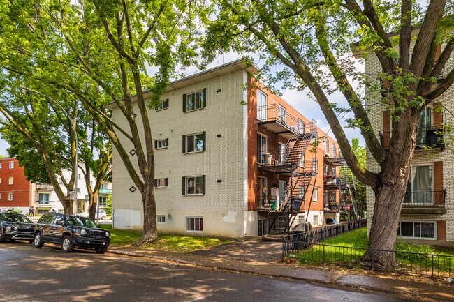 6400 Dagenais Rue in Montreal Nord, QC - Building Photo - Building Photo