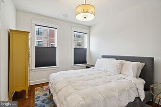 325 Wright St in Philadelphia, PA - Building Photo - Building Photo