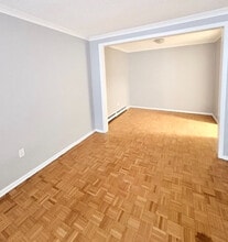 1455 Tyandaga Park Dr in Burlington, ON - Building Photo - Building Photo