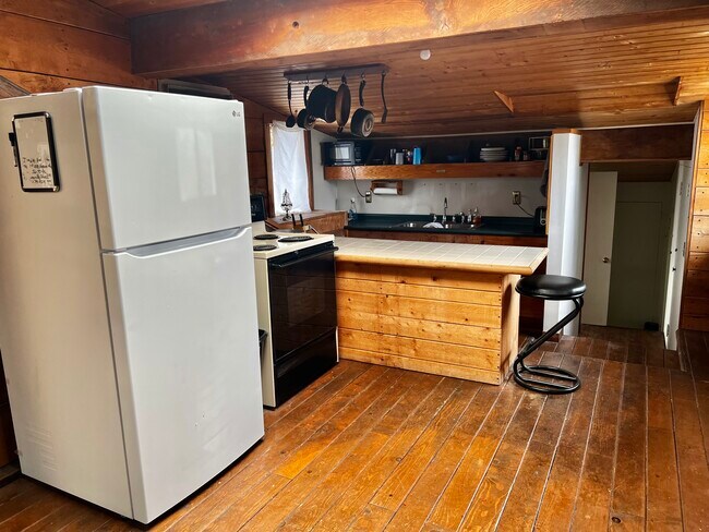 7 Court St, Unit 320