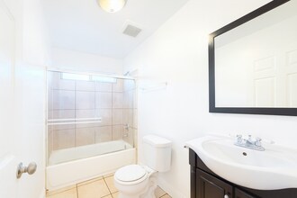 631 E 78th St in Los Angeles, CA - Building Photo - Building Photo