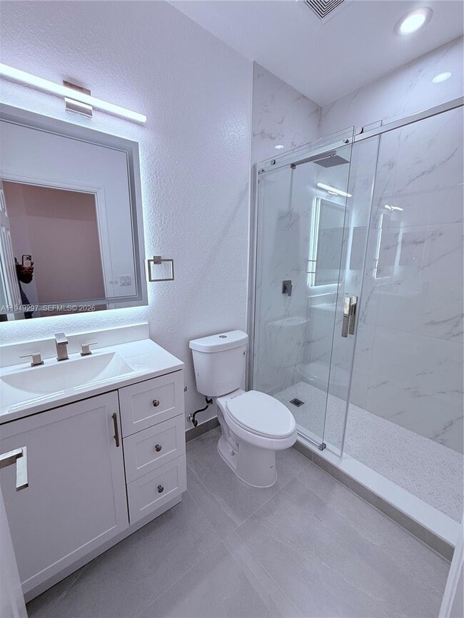 11202 NW 83rd St in Doral, FL - Building Photo - Building Photo