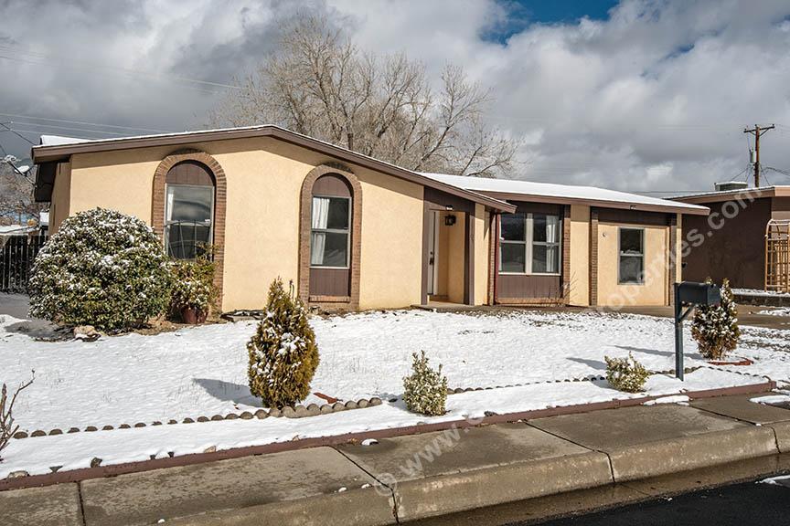 13105 Skyview Ave NE in Albuquerque, NM - Building Photo