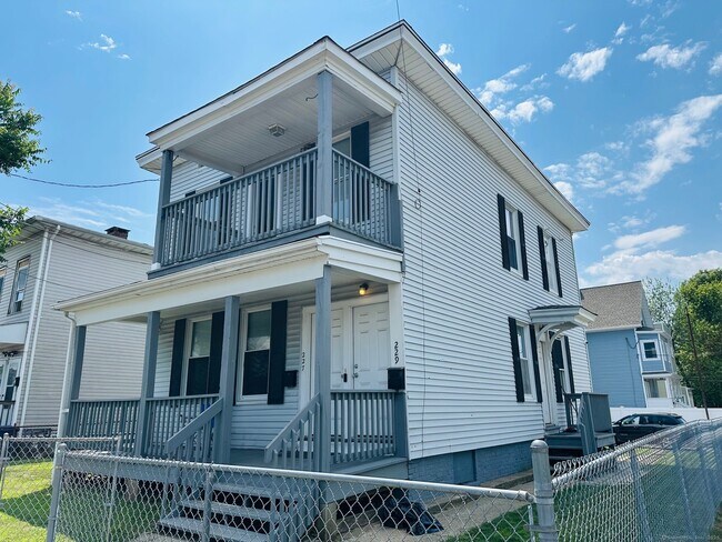 227 Newfield Ave in Bridgeport, CT - Building Photo - Building Photo