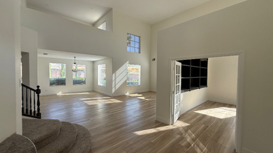 8000 Del Rey Ave in Las Vegas, NV - Building Photo - Building Photo