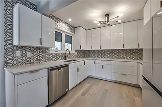 8717 W 104th St in Overland Park, KS - Building Photo - Building Photo