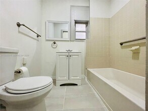 442 SW 10th Ave in Miami, FL - Building Photo - Building Photo