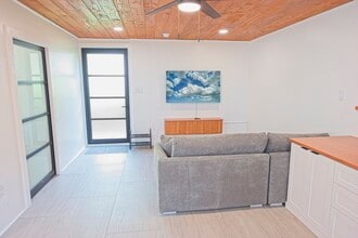 2828 Dow St in Honolulu, HI - Foto de edificio - Building Photo