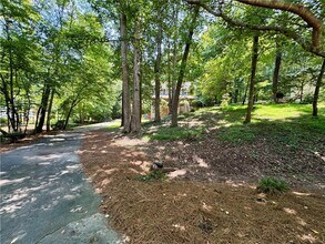 154 Junaluska Dr in Woodstock, GA - Building Photo - Building Photo