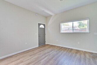 2350 Cabrillo Ave in Santa Clara, CA - Building Photo - Building Photo