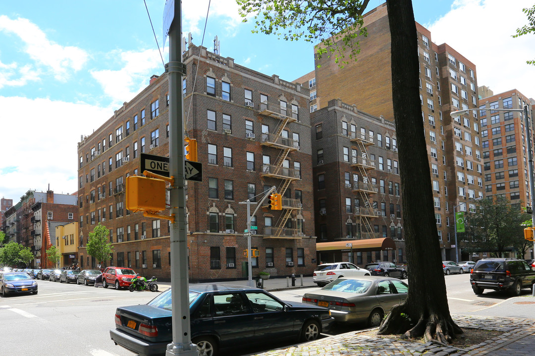 Stonehenge on Fifth in New York, NY - Foto de edificio