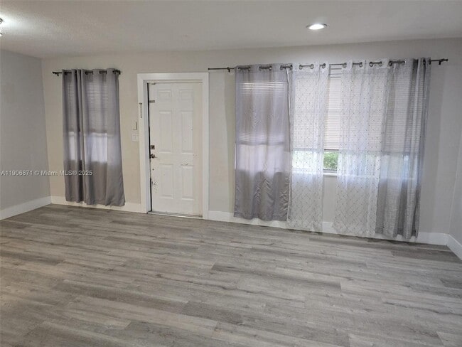 5022 SW 93rd Ave in Cooper City, FL - Building Photo - Building Photo