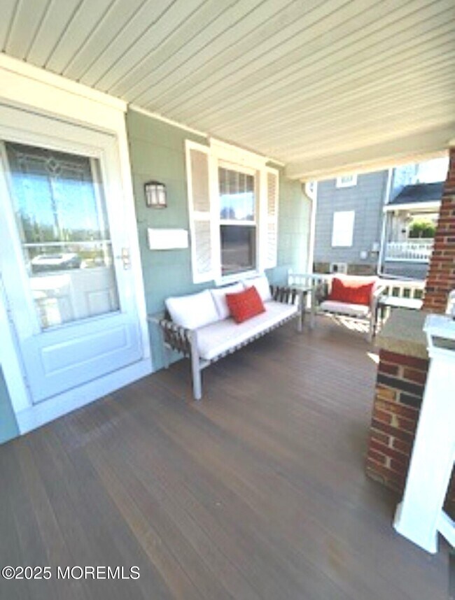 126 Marine St in Beach Haven, NJ - Foto de edificio - Building Photo