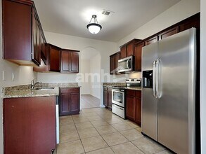 9274 Afton Grove Rd in Cordova, TN - Foto de edificio - Building Photo