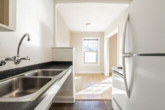 Roosevelt Apartments in Seattle, WA - Building Photo - Interior Photo