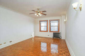 2738 N. Pine Grove in Chicago, IL - Foto de edificio - Interior Photo