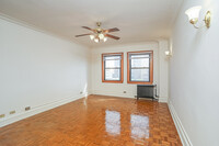 2738 N. Pine Grove in Chicago, IL - Building Photo - Interior Photo