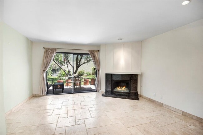 5760 Owensmouth Ave in Los Angeles, CA - Building Photo - Building Photo