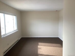 253 Hampton Ave in East Patchogue, NY - Building Photo - Building Photo