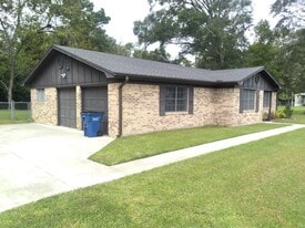 11446 Olive Rd in Lumberton, TX - Building Photo