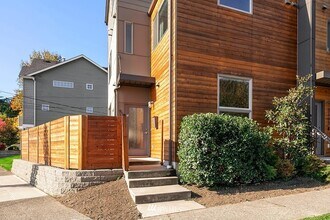 5101 40th Ave NE in Seattle, WA - Foto de edificio - Building Photo