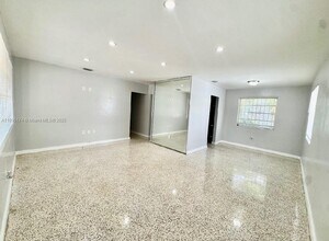 901 NW 55th St in Miami, FL - Building Photo - Building Photo