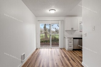 17324 SW Merlo Rd in Beaverton, OR - Building Photo - Building Photo