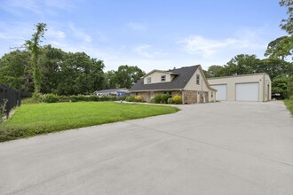 1903 Pinewoods Way in Spring, TX - Building Photo - Building Photo